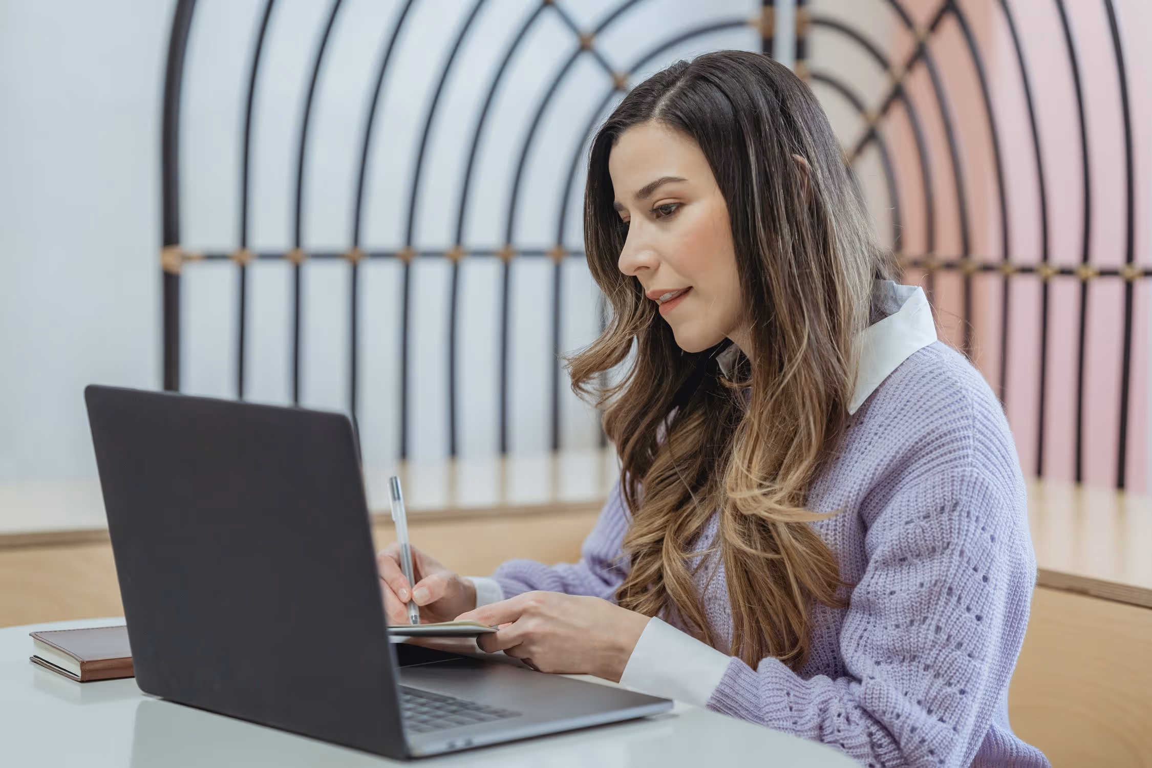 making notes from laptop